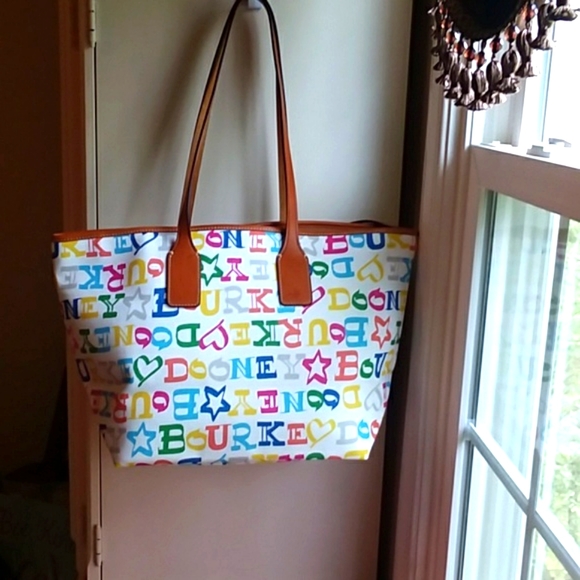 🎁 NEW Dooney & Burke Rainbow Design Large Travel Bag Tote/ Dust Cover - Picture 3 of 13